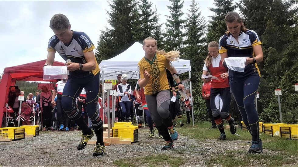 Vinner av H17, Carl Godager Kaas, ut fra start sammen med Lene Godager Kaas i Bækkelagets SK drakter. (Foto: Stein Arne Negård)