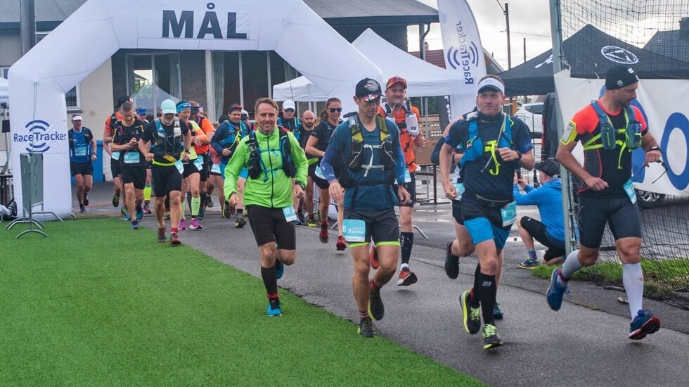 Start for ultraløperne. (Arrangørfoto)