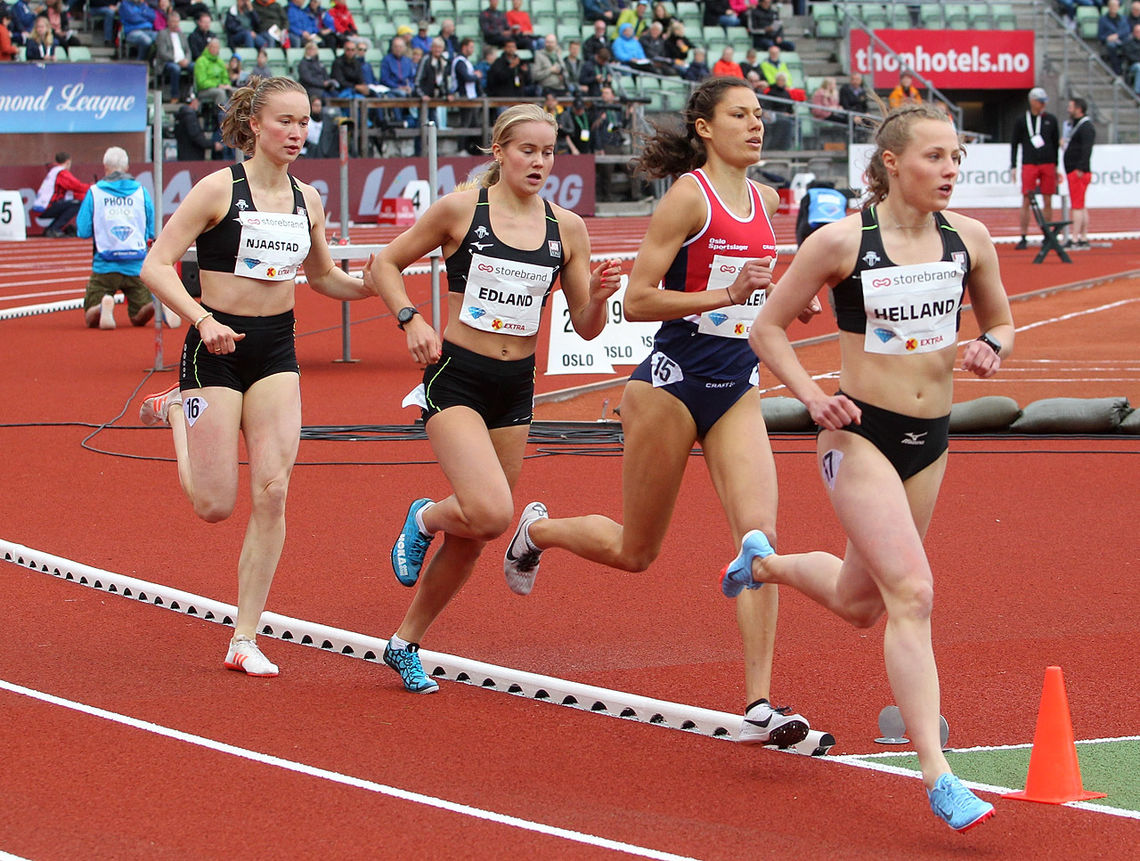 Teten på 1500 m: Haren Kristin Maltun Helland, Mina Anglero, Malin Edland og Sanne Njaastad. (Foto: Kjell Vigestad), 