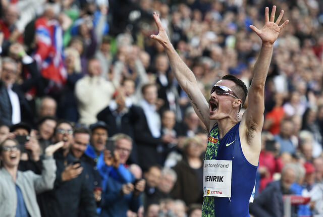 Henrik Ingbrigtsen kunne juble til et fullsatt Bislett stadion etter å ha satt norsk rekord på 3000 m. (Foto: Bjørn Johannessen)