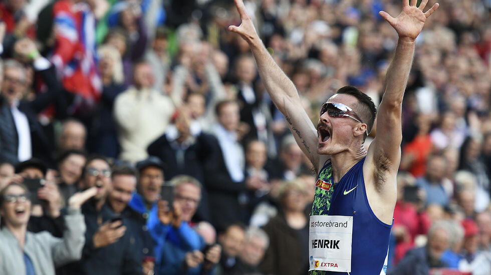 Henrik Ingbrigtsen kunne juble til et fullsatt Bislett stadion etter å ha satt norsk rekord på 3000 m. (Foto: Bjørn Johannessen)
