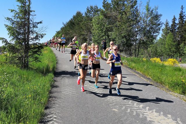 Birkebeinerløpet - som de første 10-12 årene ble arrangert i midten av september, vil også i år bli et septemberløp. Det kan kanskje likevel bli like fint vær som på bildet fra fjorårets løp. (Foto: Rolf Bakken)