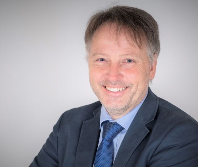 En sulten og fremoverlent stillasarbeider eller taktekker?