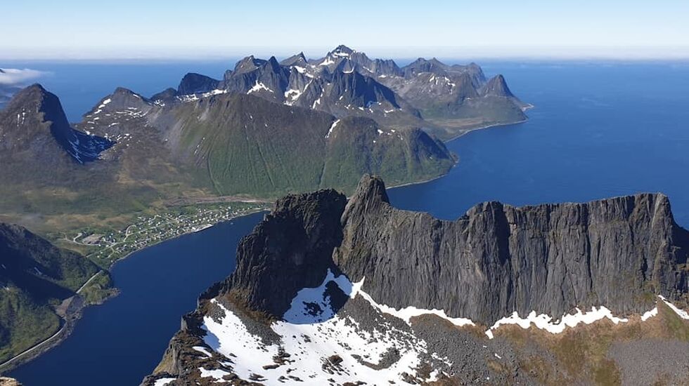 Fra fjorårets Skyrace: Utsikt fra Grytetippen mot Fjordgård, starten ved Ørnfjorden. (Foto: Knut Ivar Saarheim)