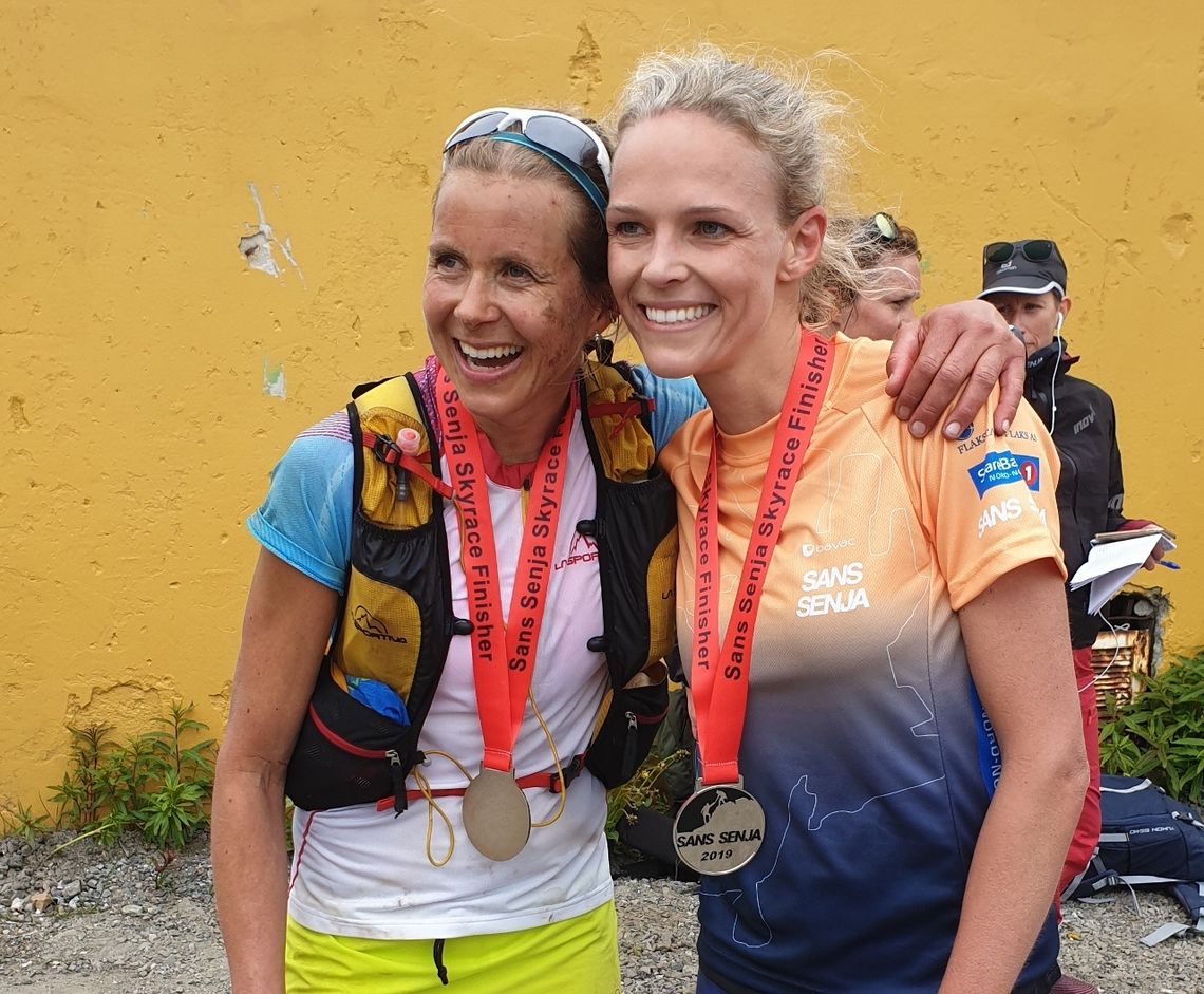 Mirjam Saarheim (til høyre) vant kvinneklassen foran Therese Sjursen. Begge løp mye raskere enn den tidligere løyperekorden. (Foto: Knut Ivar Saarheim)