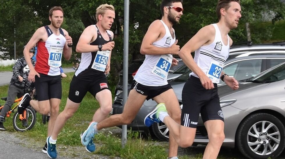 Tetkvartetten på 5 km som tidlig fikk en luke til de øvrige. Sverre Solligård og Jo Inge Sandvik fra Svorkmo drar foran Sindre Grønflate fra Fjellørnen IL og vinneren Kristian Woldvik fra Rindal IL. (Foto fra Rindal ILs facebookside)