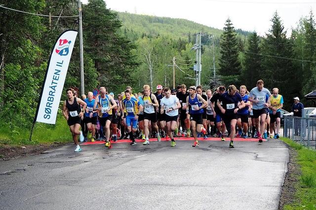 Starten har akkurat gått for St. Hansgaloppen i 2019. (Arrangørfoto)