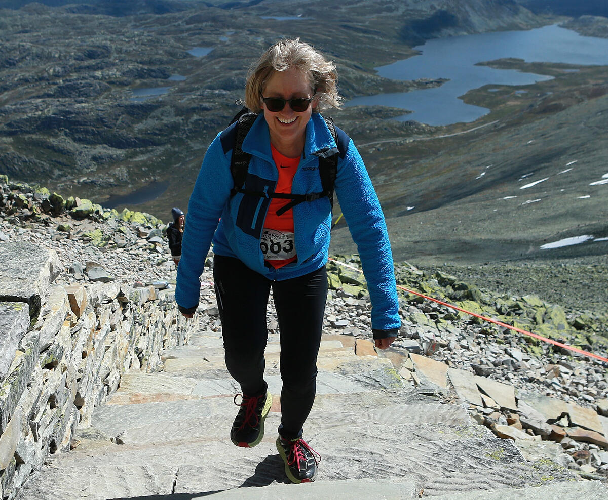 Kortloeypa_Hilde_Rasmussen_Moholth_i_maal_1280_AZ3T3191