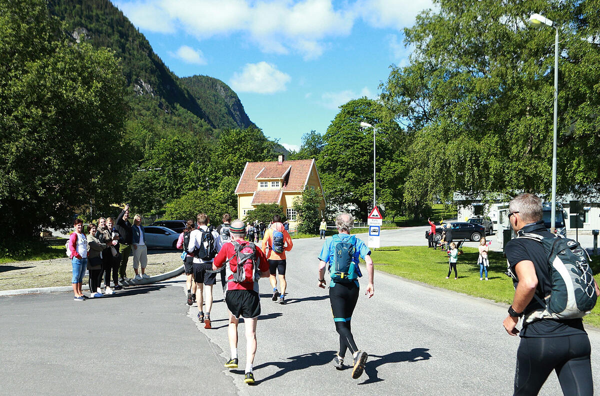 I_Rjukan_saa_opp_fjellsiden_til_venstre_1280_AZ3T3132
