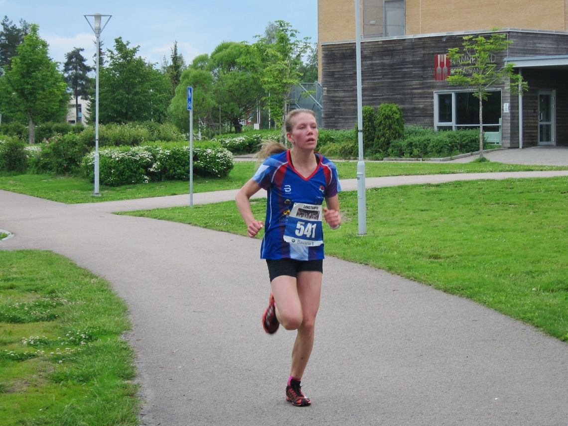Dorthe Marie Enebakk var klart raskest i jente-/kvinneklassen i Langtrampens 7 kilometer. (Foto: Toril Blakkisrud)