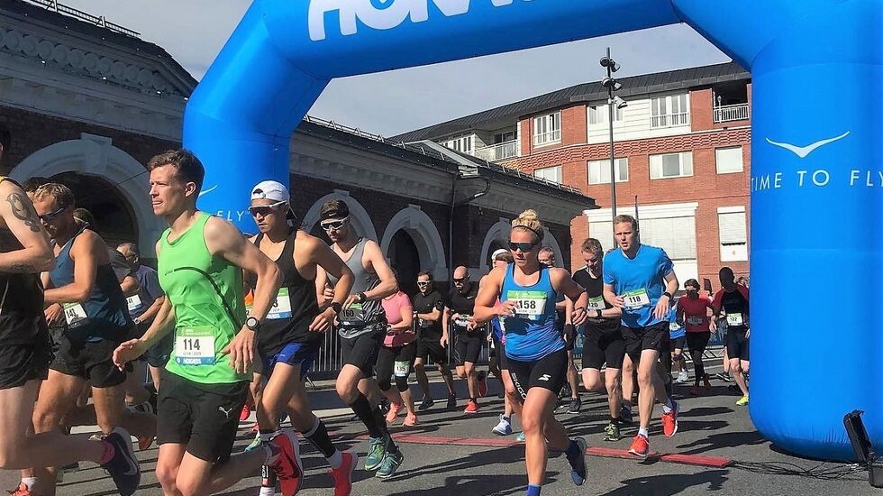 Fra starten på H3 Hoka Maraton i juni - det første maratonløpet i Hamar på nesten 30 år. (Arrangørfoto)