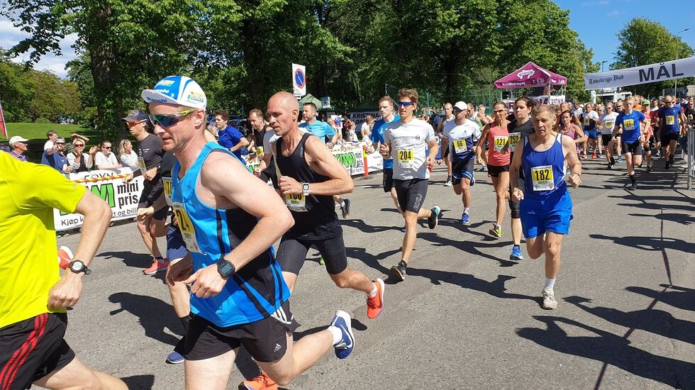 Starten går for 10-kilometeren i 2019. (Foto: Arrangøren)