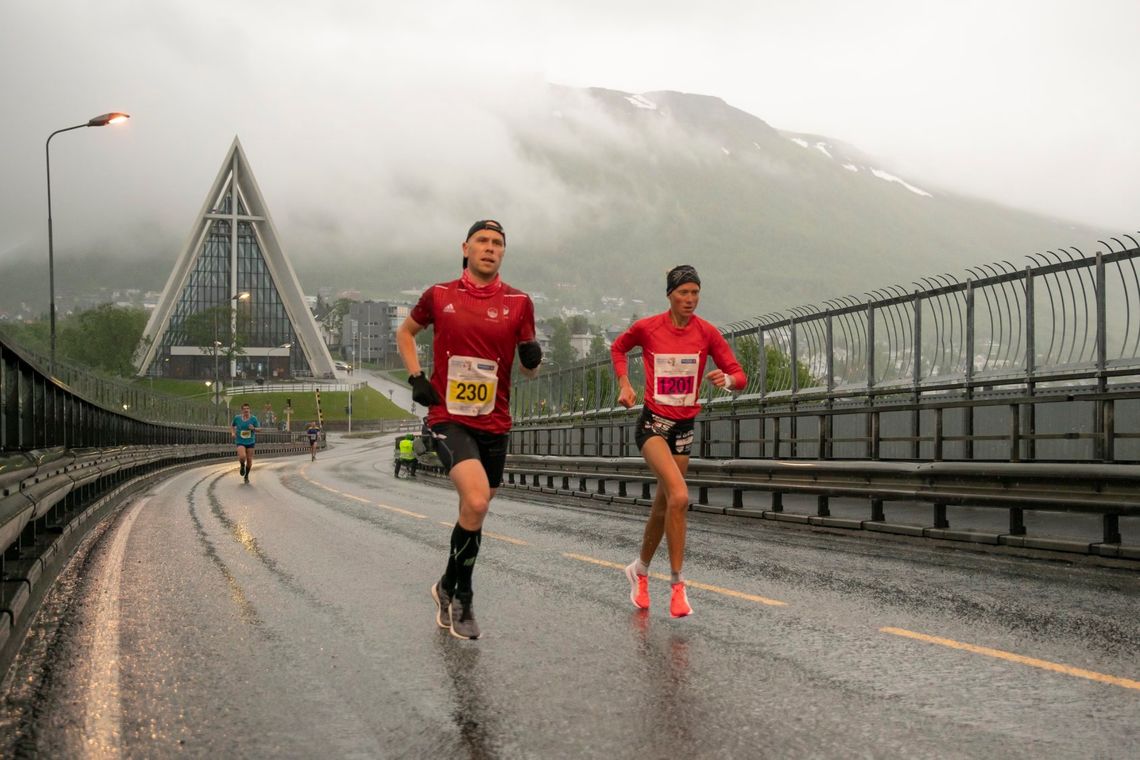 Det er usikkert om Midnight Sun Marathon blir arrangert i år. Her fra fjorårets løp. (Foto: Zoltan Tot)