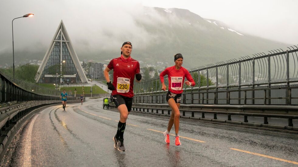 Det er usikkert om Midnight Sun Marathon blir arrangert i år. Her fra fjorårets løp. (Foto: Zoltan Tot)