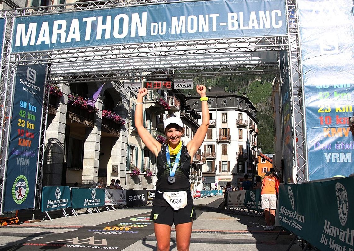 Elisabeth Borgersen kunne juble etter å ha blitt nummer seks i den lengste løypa i Mont Blanc Marathon. (Foto: Runar Gilberg)