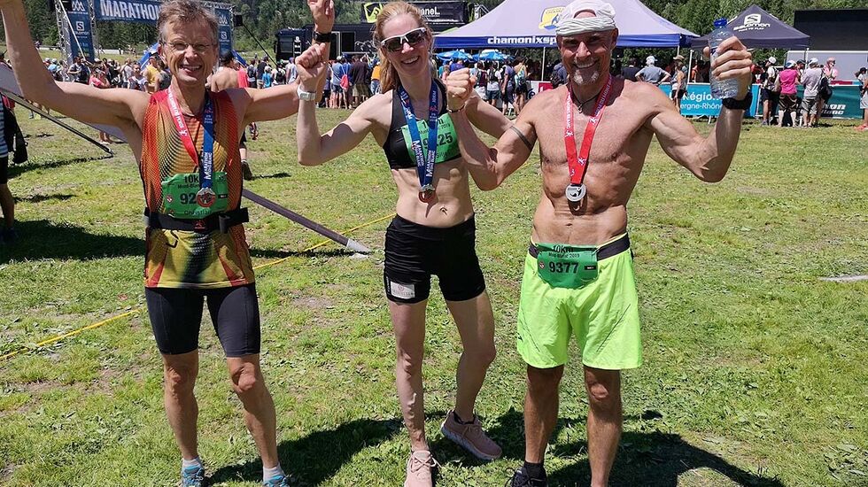 Denne trioen kunne smile bredt og juble høyt etter å ha tatt hver sin pallplass. Fra venstre: Christian Prestegård, Silje Hansen og Arne Gilberg. (Foto: Runar Gilberg) 
