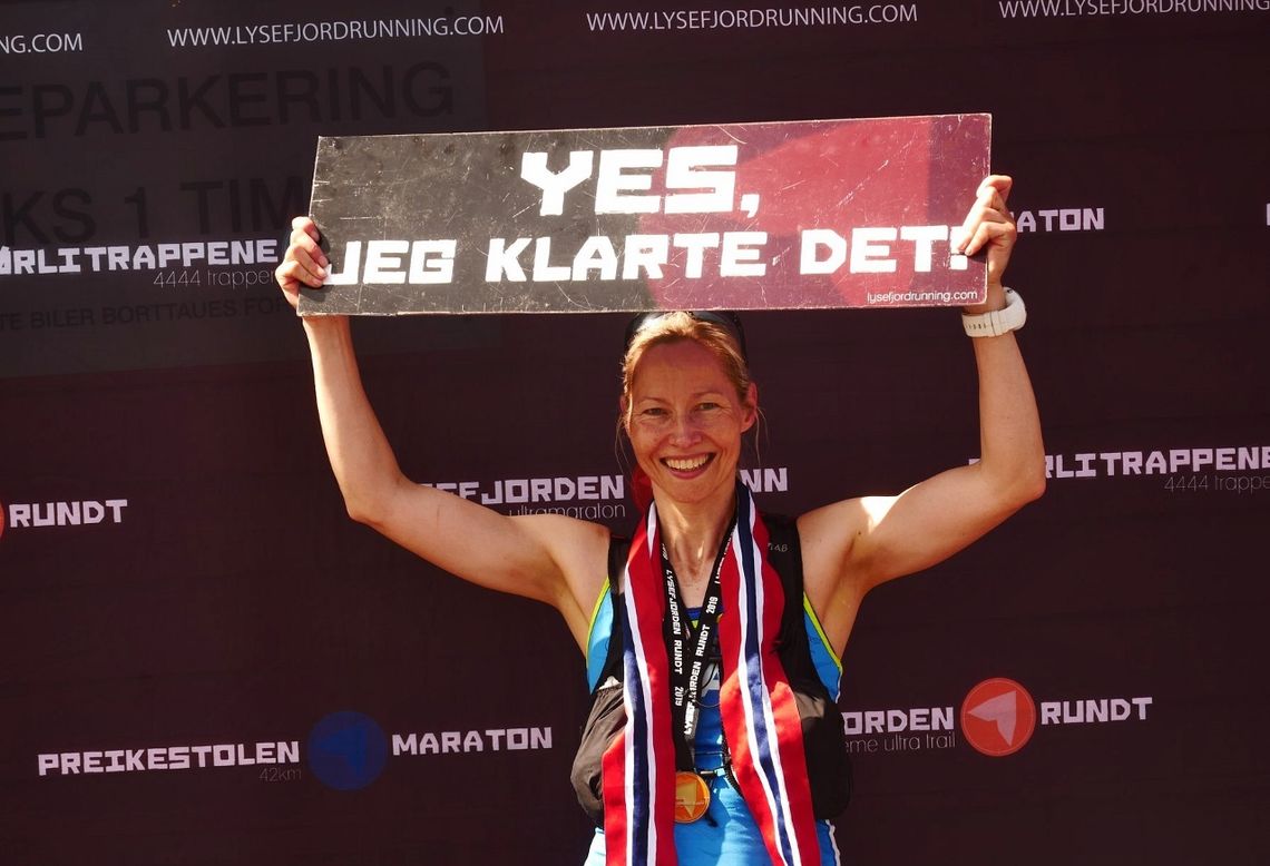 Mari Nustad Mauland ble den første kvinnen som fullførte Lysefjorden Rundt Extreme ultra. (Arrangørfoto)