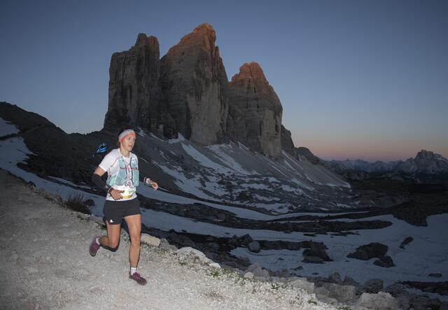 Kirsten Hindhammer Amundsgård i fantastiske omgivelser og på vei mot en imponerende 4. plass i Ultra-Trail World Tour-løpet. (Arrangørfoto)