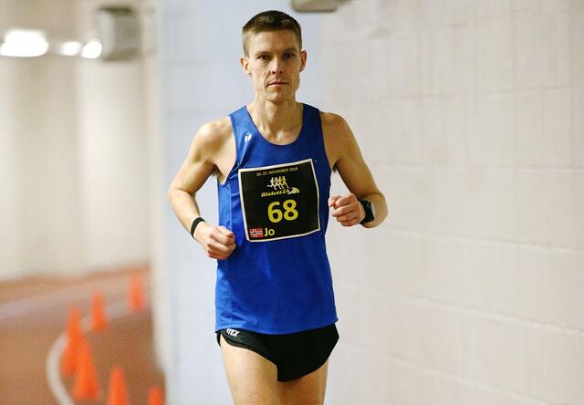Nå får beste norske løper fra Bislett 24-timers 2018 og fjorårets VM-deltager, Jo-Inge Norum, mulighet til å løpe 24-timersløp på hjemmebane. Bildet er fra NM/Bislett 24-timers 2018. (Foto: Per Inge Østmoen)