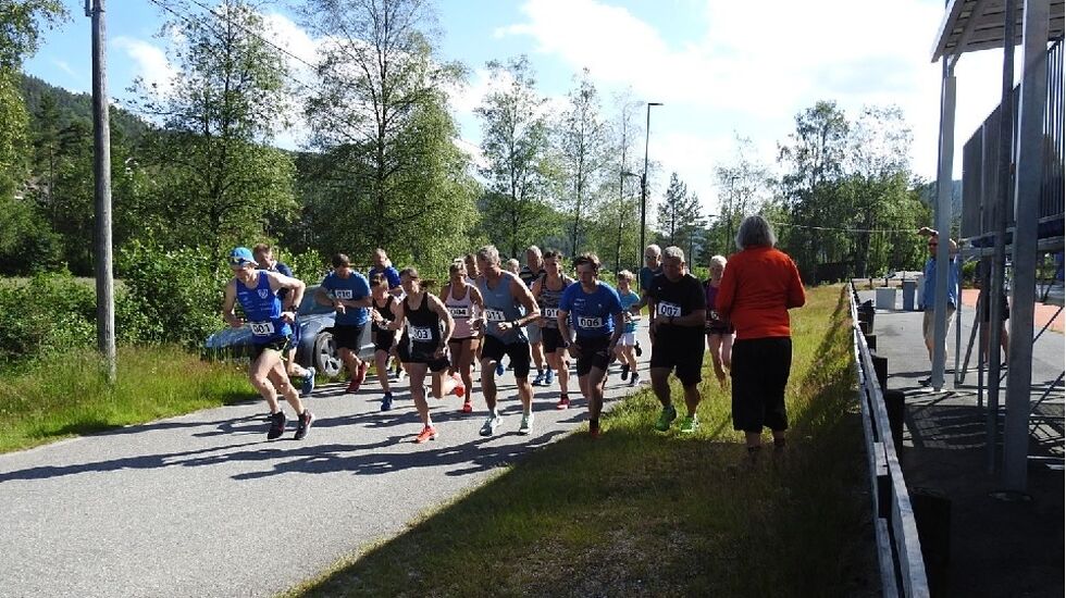 Starten går for den 43. utgaven av Konsmo-Helle Rundt (Foto: fvn.no/Ivar Gogstad).
