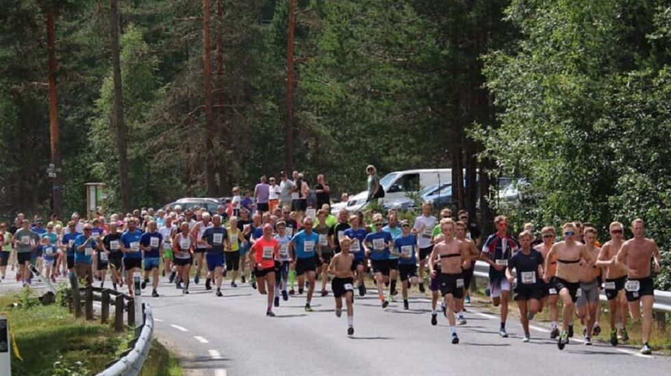 Fra starten for det 38. Risberget Rundt i rekordåret 2019. (Foto: Trond Øsmundset)