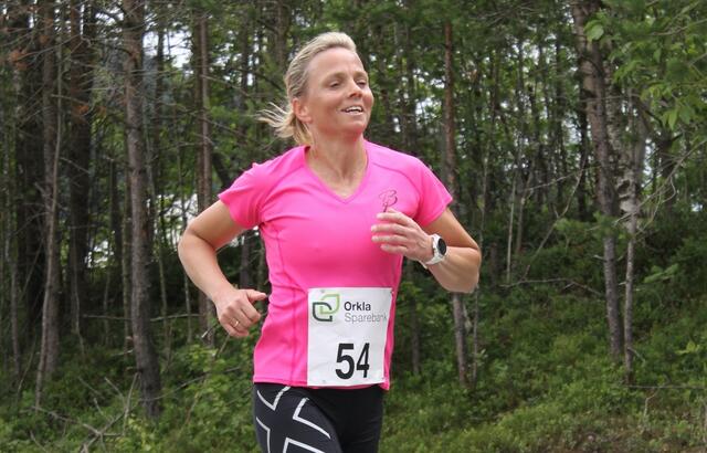 Mona Grindberg vant Meldal 6-timers med et resultat rett bak persen (7. beste norske kvinne på distansen). Foto: Arrangøren Mona Grindberg vant Meldal 6-timers med et resultat rett bak persen (7. beste norske kvinne på distansen). Foto: Arrangøren