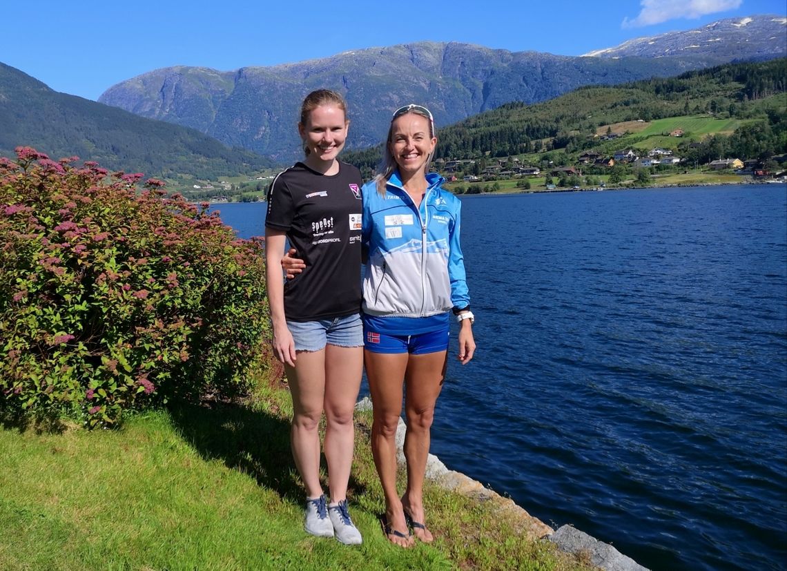 Karoline Holsen Kyte vant Norgescupløpet Kvasshovden Opp på ny løyperekord. Her er hun sammen med Anita Iversen Lilleskare som kom på 2. plass. (Foto: Christian Prestegaard)