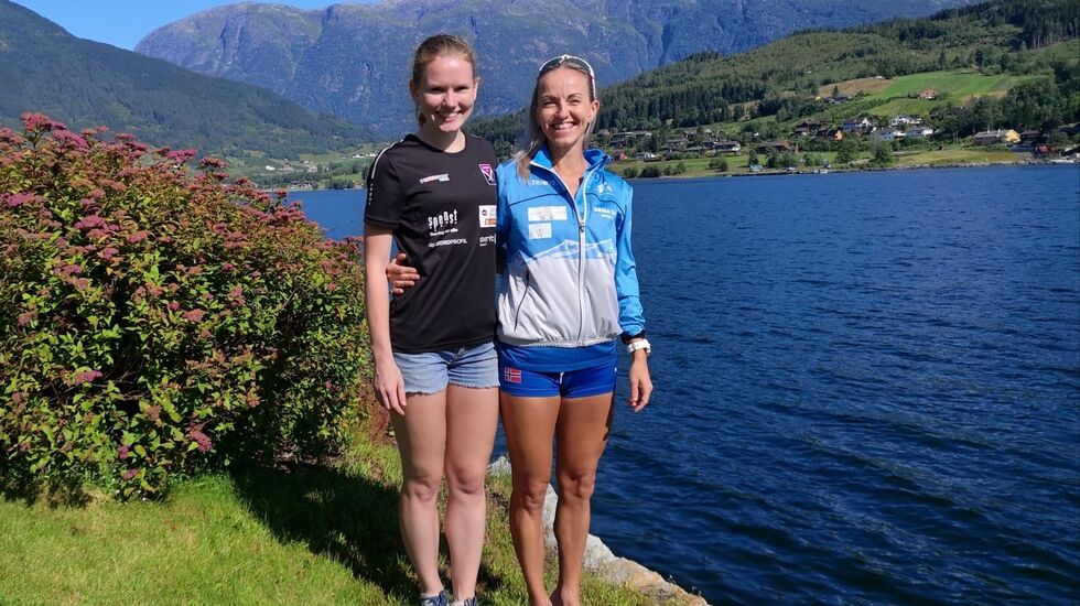 Karoline Holsen Kyte vant Norgescupløpet Kvasshovden Opp på ny løyperekord. Her er hun sammen med Anita Iversen Lilleskare som kom på 2. plass. (Foto: Christian Prestegaard)