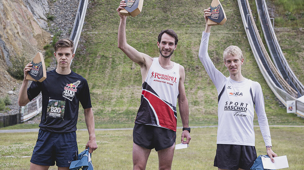 Norske Erik Resell (til venstre) tok sølv i Red Bull 400 i Whistler i Canada. Kanadiske Alexandre Ricard (midten) vant, mens Jakob Mayer (til høyre) fra Østerrike tok tredjeplassen. (Foto: Scott Serfas/Red Bull Content Pool)