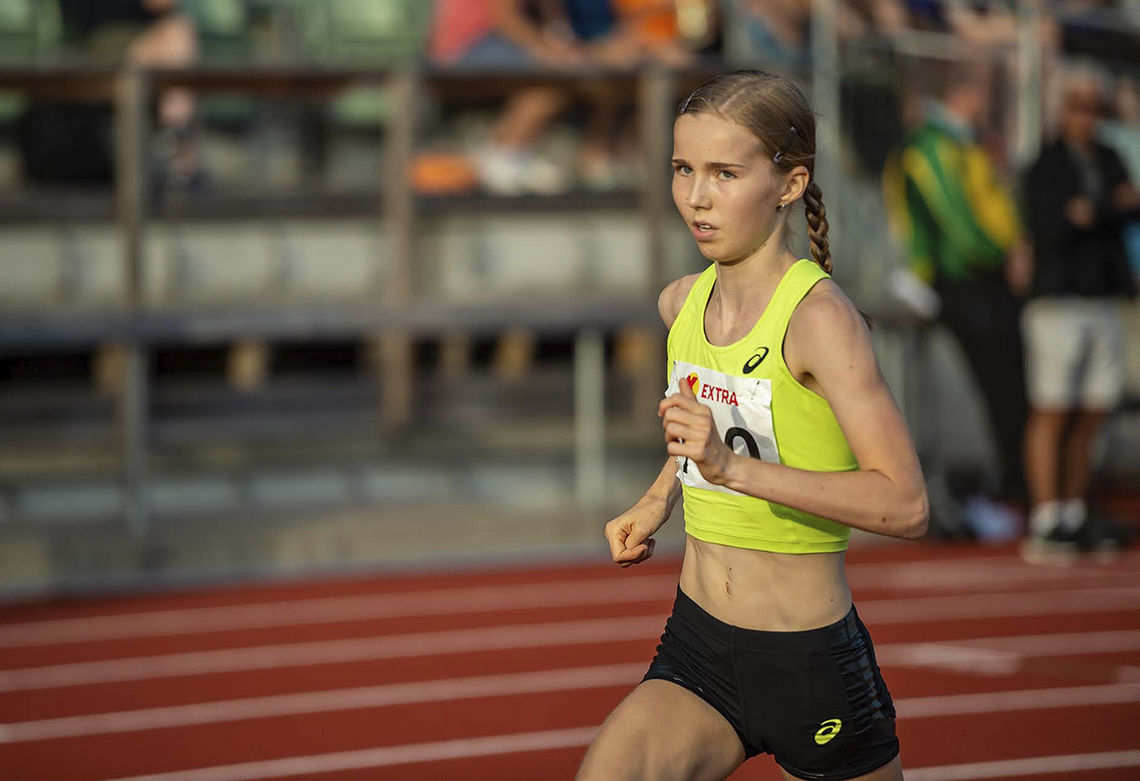 Emma Kirkeberg Mørk satte ny pers og vant 3000 meteren suverent på 9.36,62. (Foto: Samuel Hafsahl)