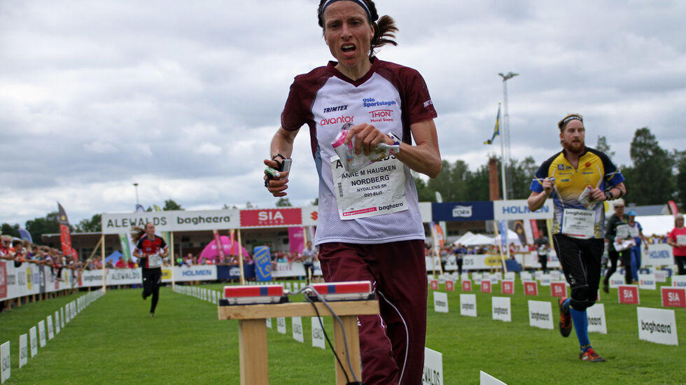Anne Margrethe Hausken Nordberg løper inn til 2. plass i kvinneklassen.