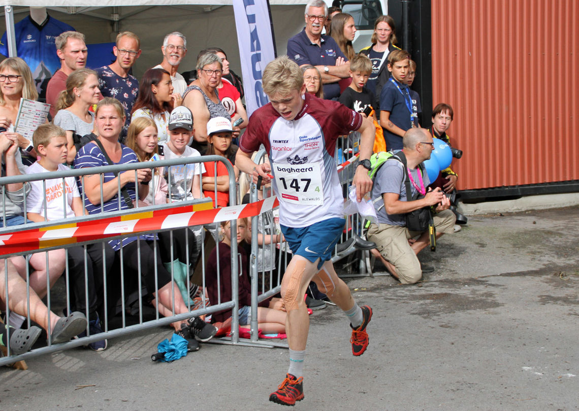 Her løper Nydalen SK's Kasper Bakken Ulseth laget inn til 5. plass.