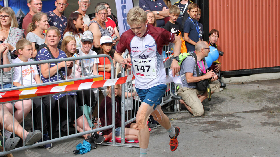 Her løper Nydalen SK's Kasper Bakken Ulseth laget inn til 5. plass.