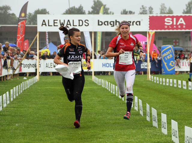 Aninie Lome løper inn til seier på dag 2 av O-ringen 5-dagars. (Foto: Bjørn Hauge)
