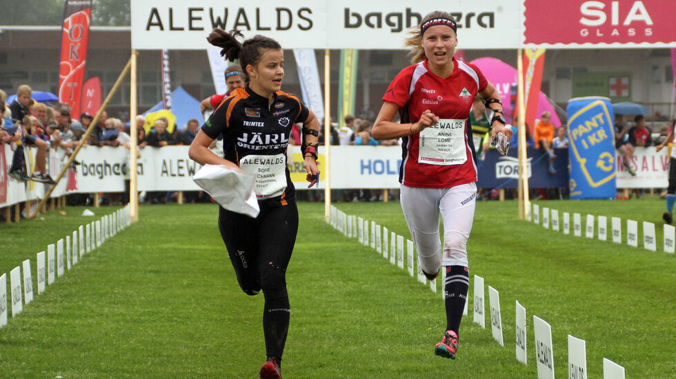 Aninie Lome løper inn til seier på dag 2 av O-ringen 5-dagars. (Foto: Bjørn Hauge)