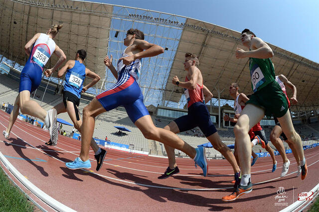 Tobias Grønstad (med startnummer 368) tok seg greit til finalen på 800 m. (Foto: EYOF)