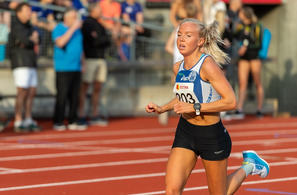Marte Mæhlum Johansen er på rekrutteringslandslaget i langrenn, men løper også fort. Her ser vi henne under Sommerstevnet på Bislett. (Foto: Samuel Hafsahl)