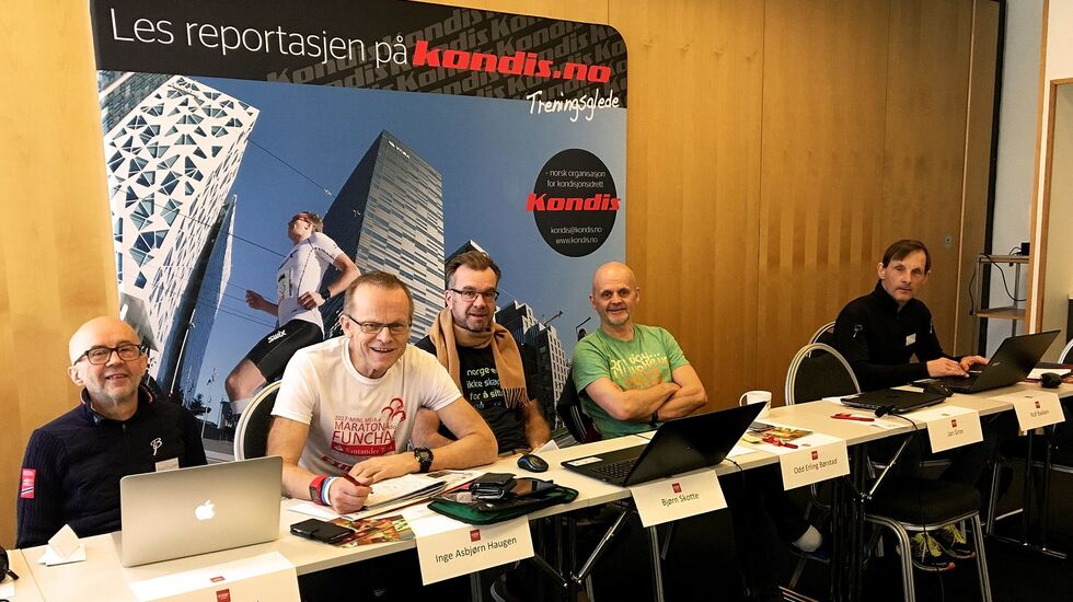 Helge Fuglseth har løpt 200 maratonløp. Lengst til venstre ser vi Helge Fuglseth på Kondis landsmøte i 2017 ved siden av selveste maratonkongen Inge Asbjørn Haugen (584 maraton). Foto: Oddvar Røsten