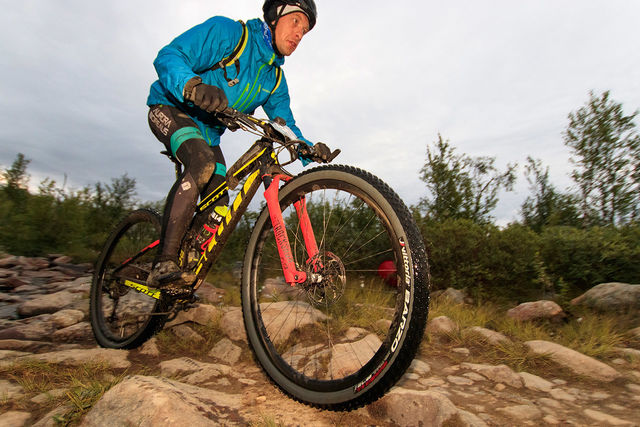Ingen klarte å henge med Martin Støvern i det 700 km lange terrengsykkelrittet på Finnmarksvidda. (Foto: Jon Vidar Bull)