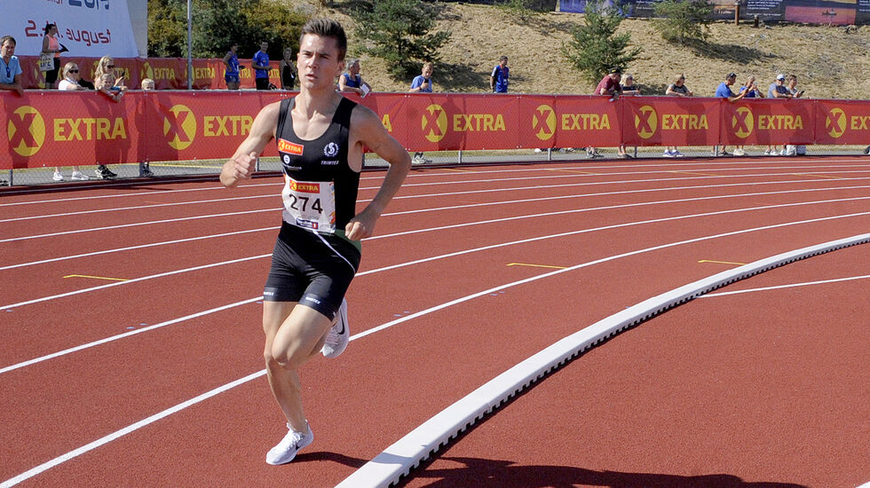 Jakob Ingebrigtsen har distansert hele feltet i siste sving