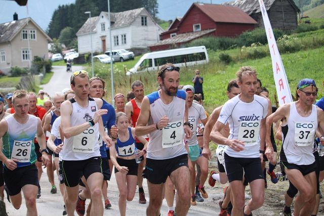Hans-Inge Klette (nr. 6) og Emma Hanstveit (nr. 14) vart beste mann og kvinne. Foto: Kristiane S. Terum