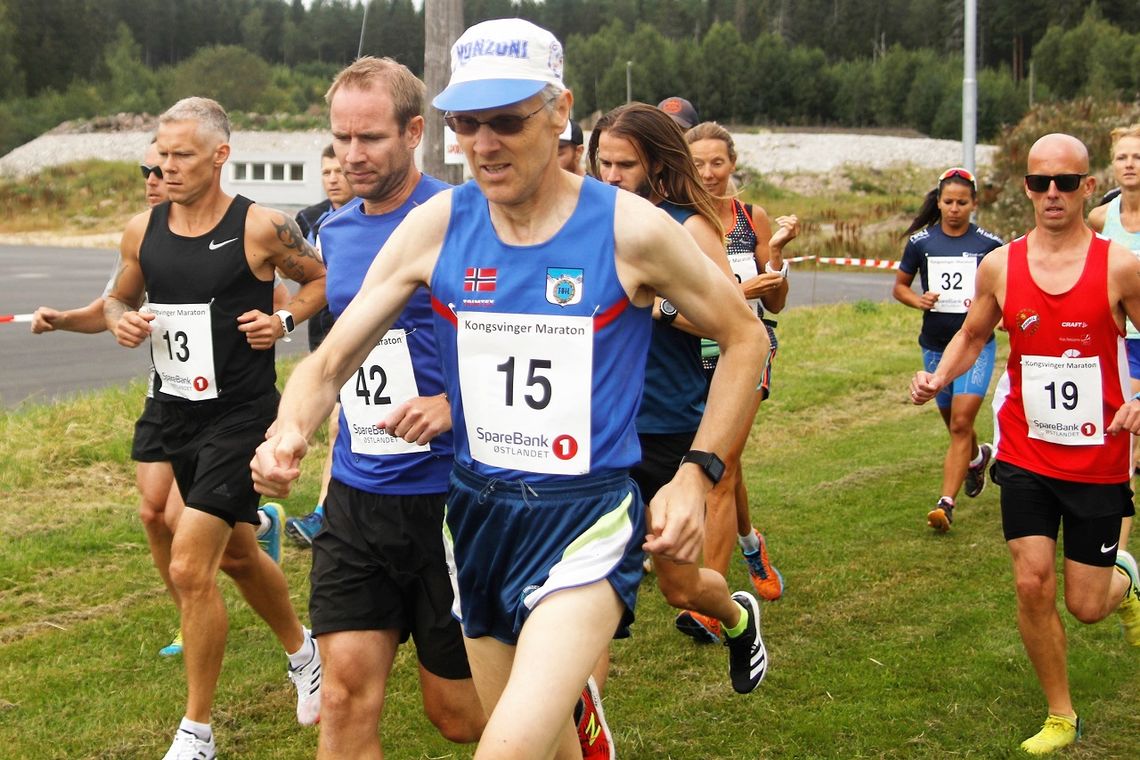 Fra starten på maraton med vinner Morten Stensberg (13) til venstre sammen med bl.a. Henrik Foss (42), Ola Mellem (15) og Henrik Been (19). (Foto: Ole Erik Befring Kristiansen)