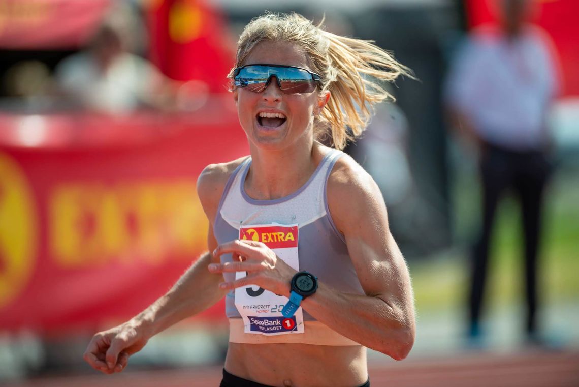 Therese Johaug imponerte i sin første 10000 meter på bane i NM 2019, da hun satte ny mesterskapsrekord. (Foto: Sylvain Cavatz)