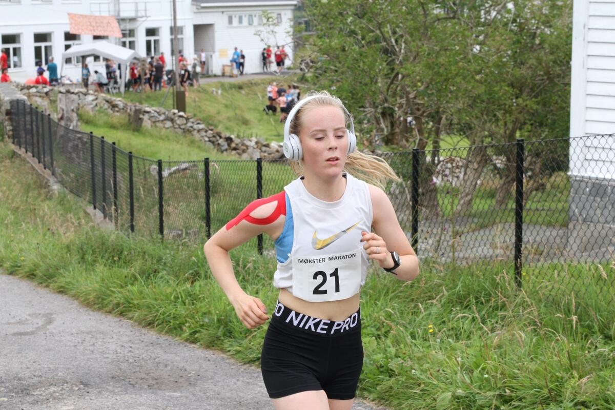IMG_0229_Nora_Kvinge_Austevoll (1280x853)