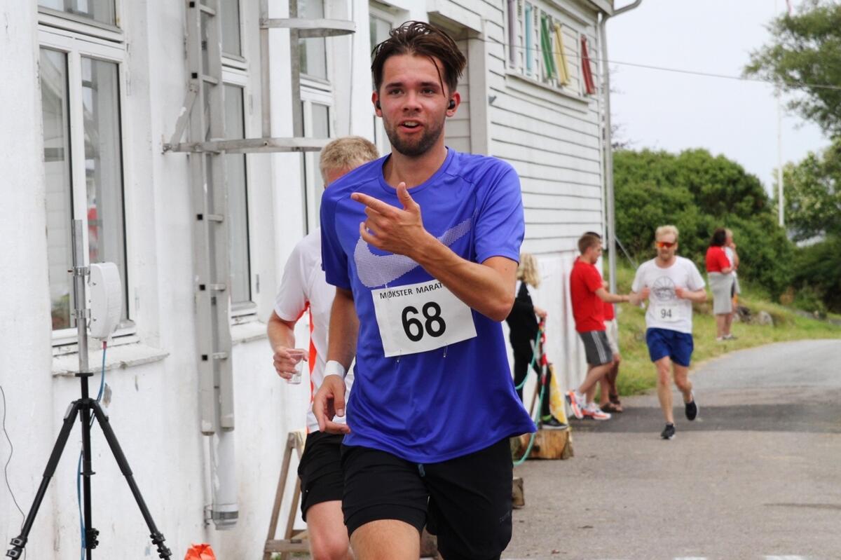 IMG_0866_Adrian_Foster (1280x852)