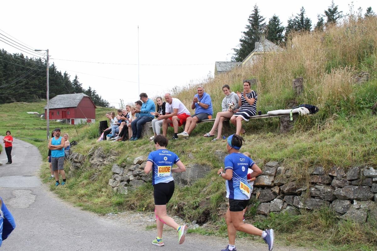 IMG_0934_Eline_Øydvin_ved_tribunen (1280x853)