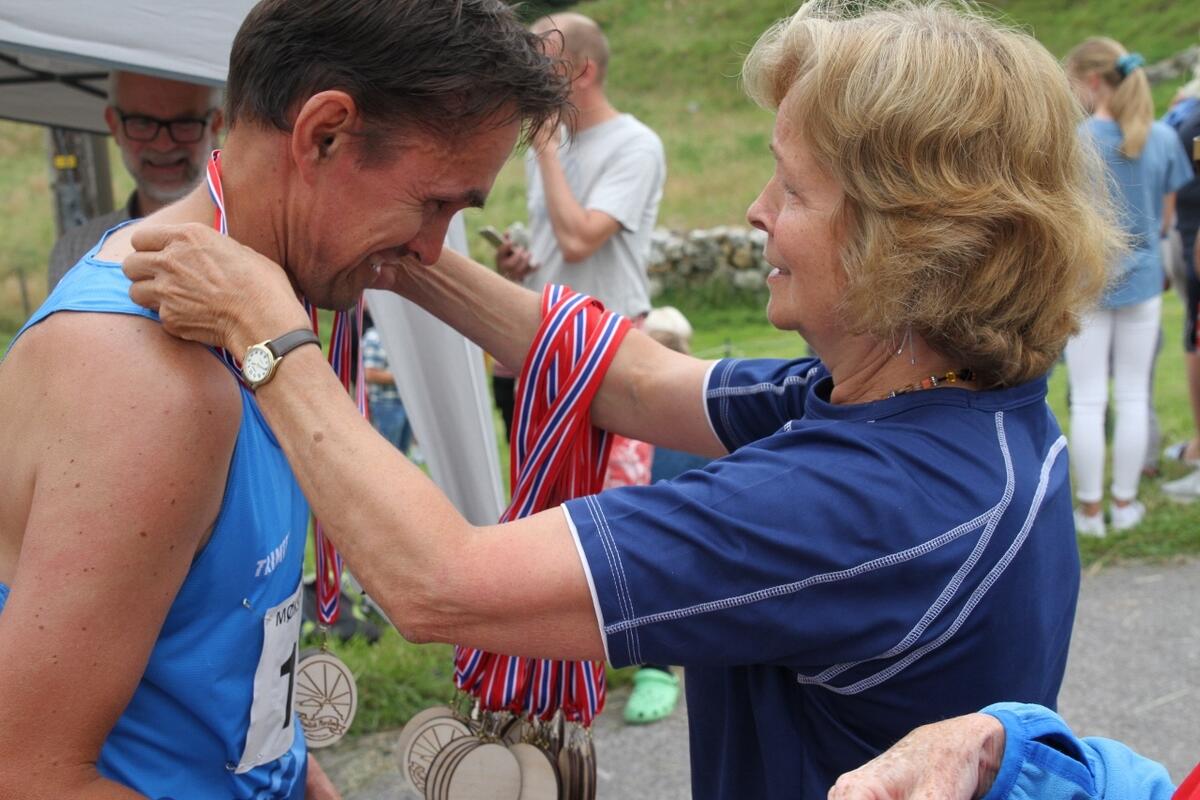 IMG_1408_Åetter_Rasmussen_Medalj_fra _Astrid_Sunde (1280x853)