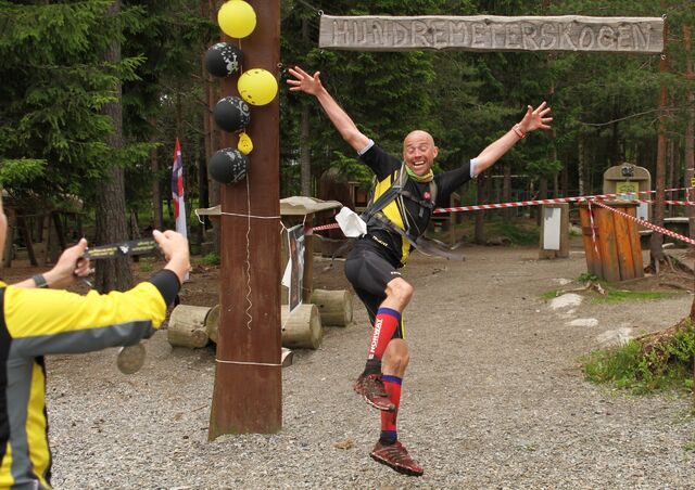 Andreas Gossner byr på seg selv ved målgangen på Romeriksåsen på Langs 2015. Nå tester han nye grenser i TO500. (Foto: Olav Engen) Andreas Gossner byr på seg selv ved målgangen på Romeriksåsen på Langs 2015. Nå tester han nye grenser i TO500. (Foto: Olav Engen)