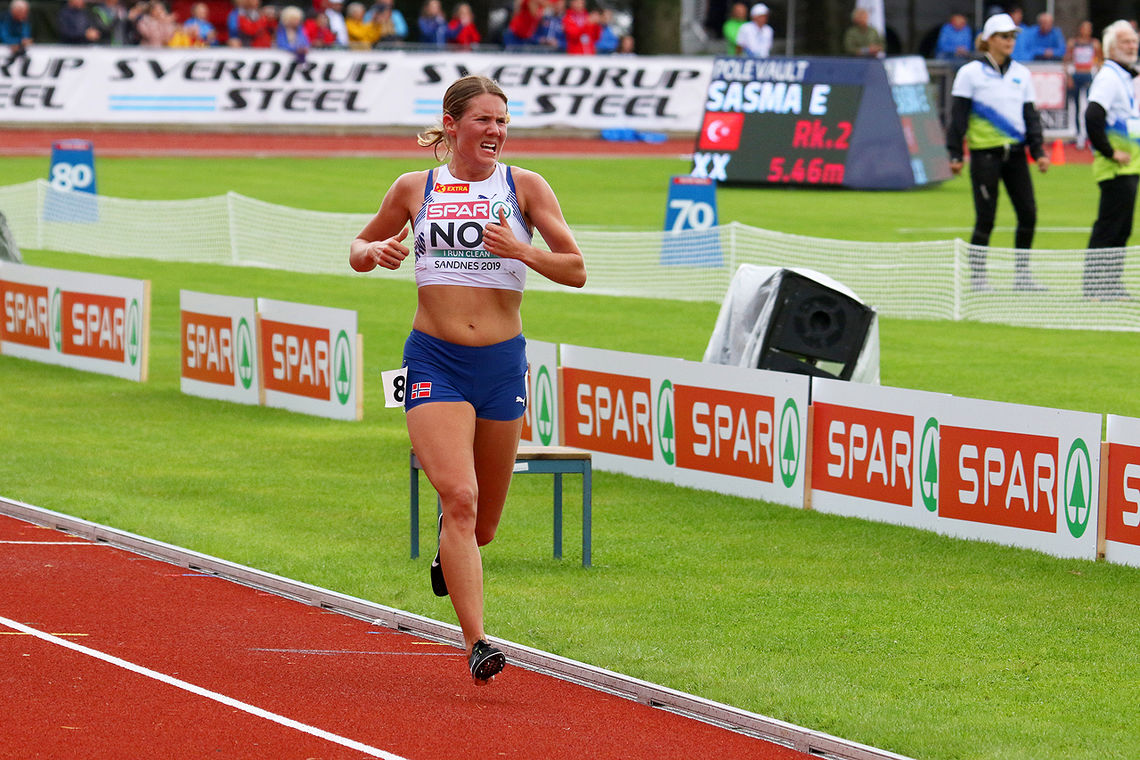 Maria Sagnes Wågan ble løpende alene de siste rundene, bak den 7 damers sterke tetgruppa, men med god avstand til de øvrige. (Foto: Arne Dag Myking)