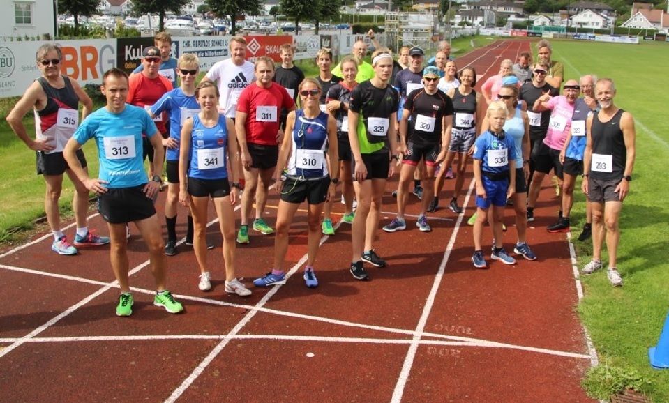 Startfeltet på 5000 m som talte 32 deltagere (Foto: IL Express-Henrik Kofoed Nielsen)